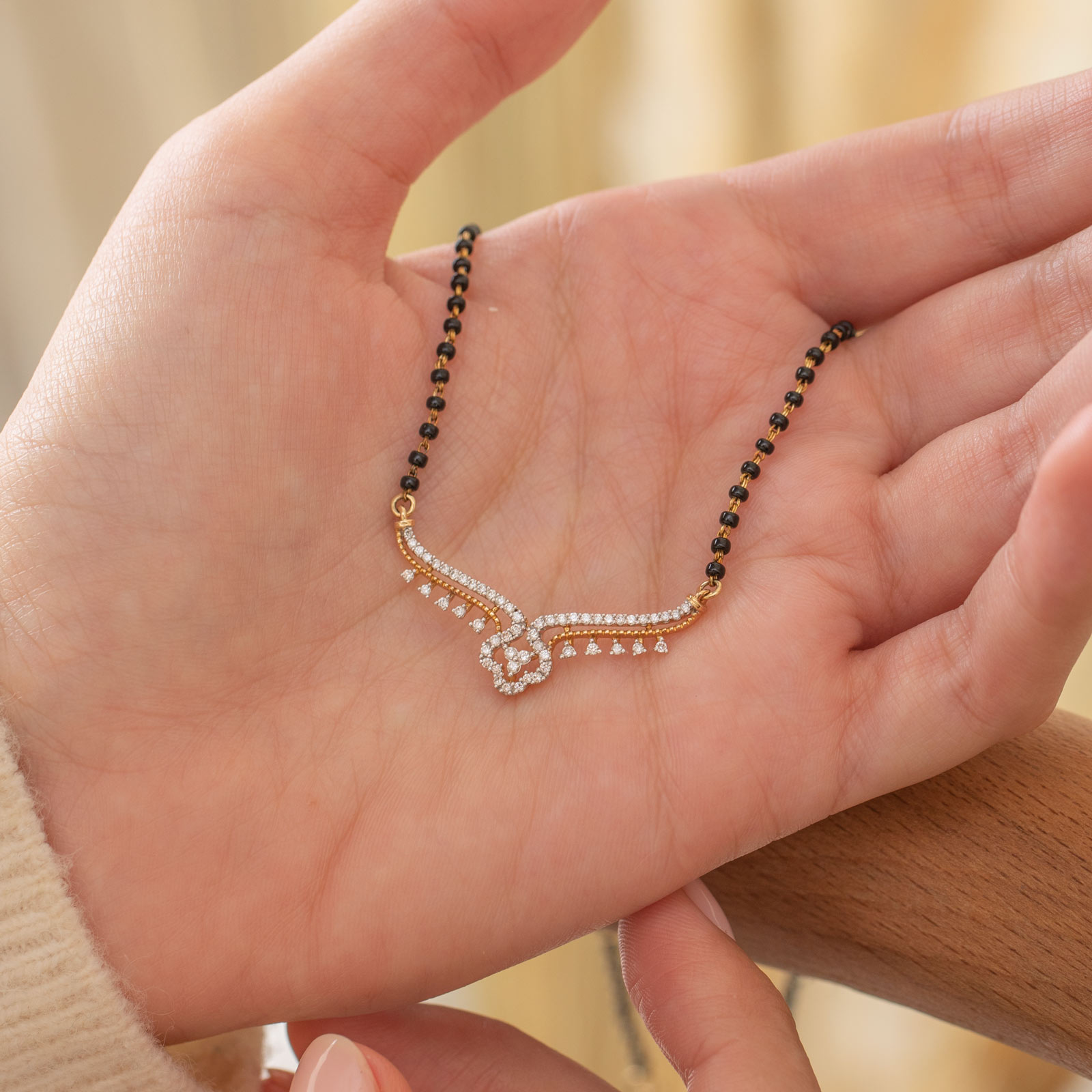 Paavi Diamond Mangalsutra